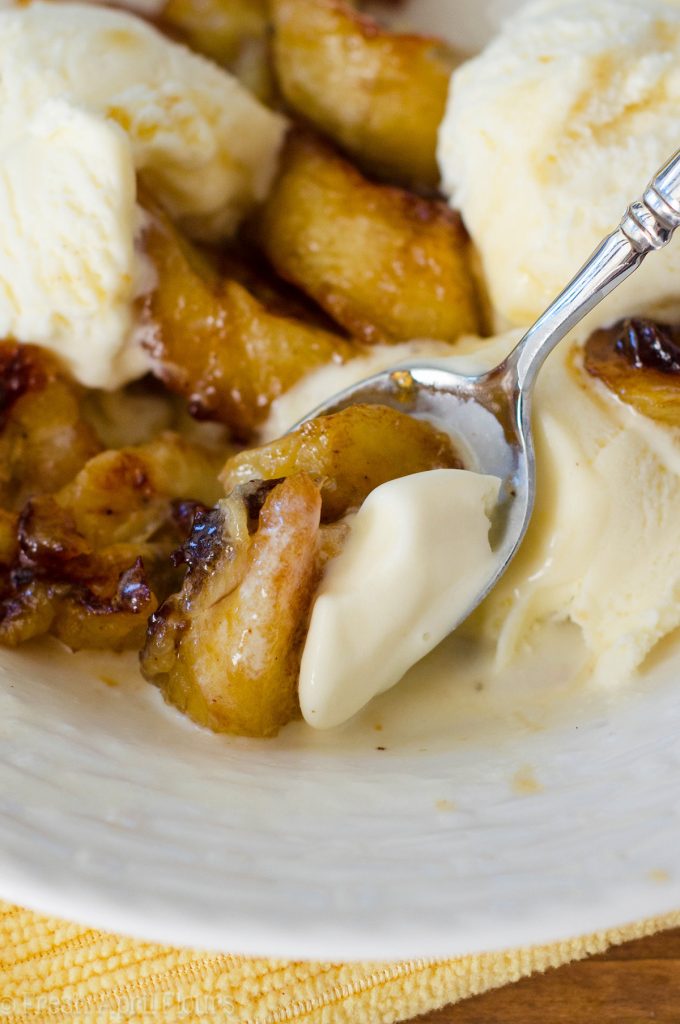 Easy Bananas Foster: Una receta rápida y fácil para Bananas Foster usando péptidos de colágeno y licor de Amaretto.