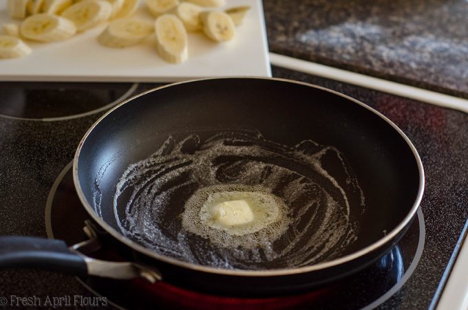 Easy Bananas Foster: Una receta rápida y fácil para Bananas Foster usando péptidos de colágeno y licor de Amaretto.