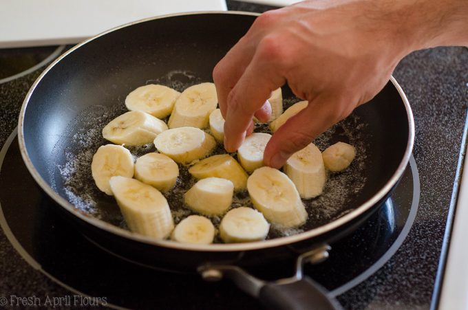 Easy Bananas Foster: Una receta rápida y fácil para Bananas Foster usando péptidos de colágeno y licor de Amaretto.