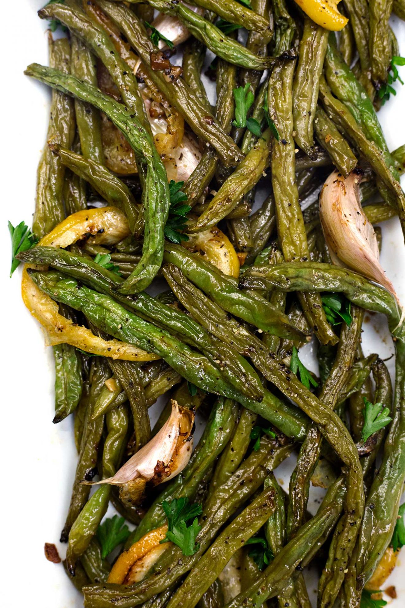 Estas judĂas verdes asadas con limĂłn y ajo son sĂşper fáciles de hacer, deliciosas, llenas de sabor y tienen solo cuatro ingredientes. ¡Ahora que está ganando en la vida! | sodamndelish.com