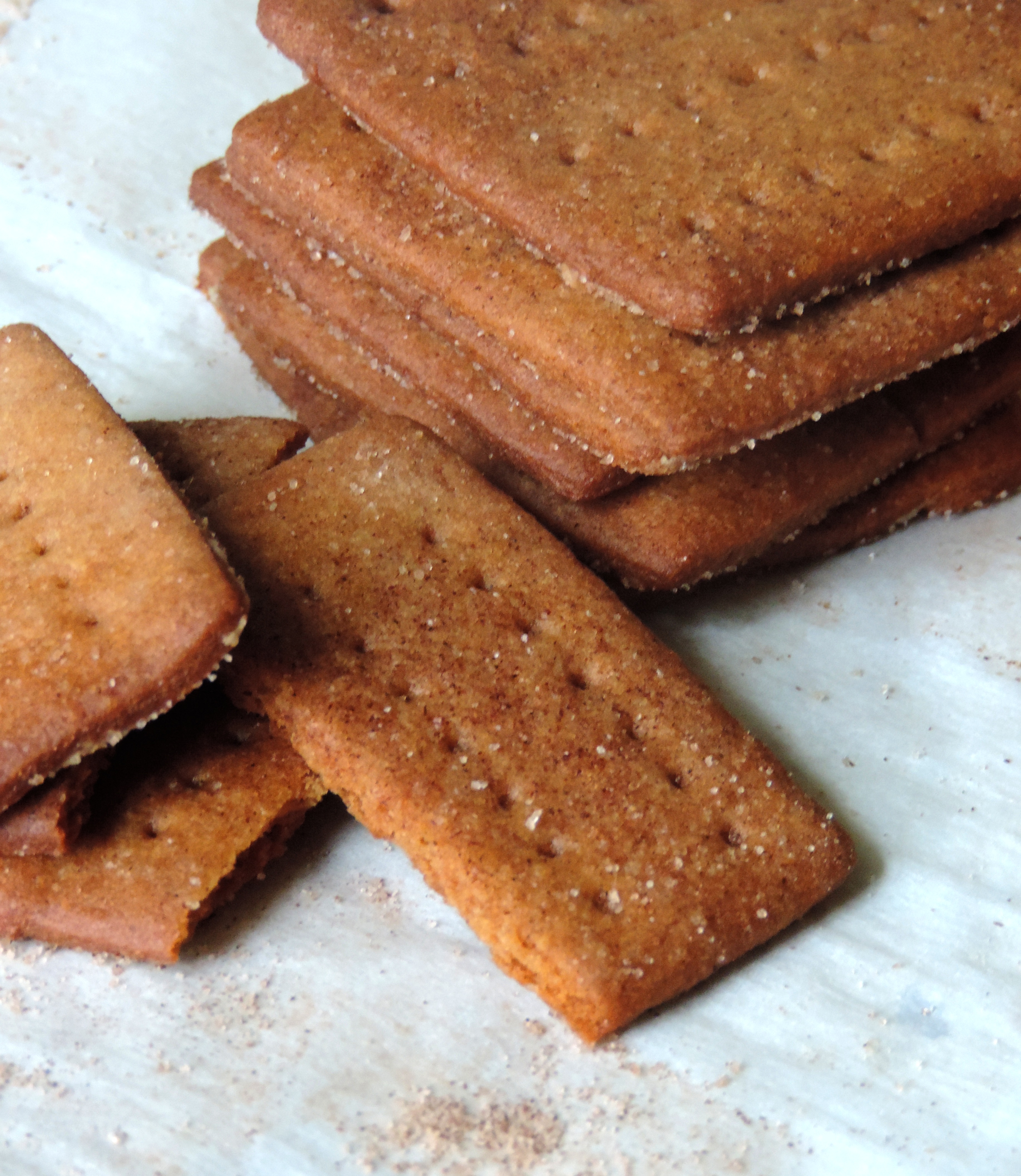 Galletas de canela Graham caseras: crujientes, mantecosas y mucho más fáciles de lo que crees. ¡Mejor de lo que encuentras en una caja!