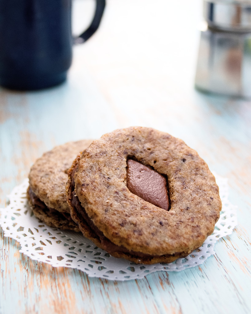 Galletas de moca capuchino: galletas de mantequilla espresso con ganache de chocolate con leche