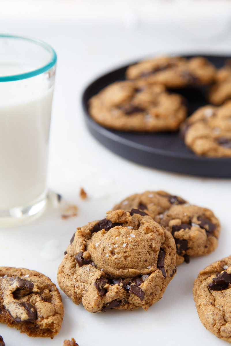 Galletas de trozos de chocolate con mantequilla de almendras