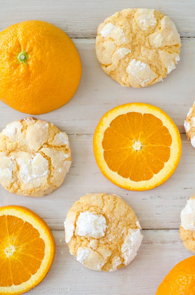 Galletas cremosas de color naranja: galletas crujientes y agrias con sabor a naranja brillante.
