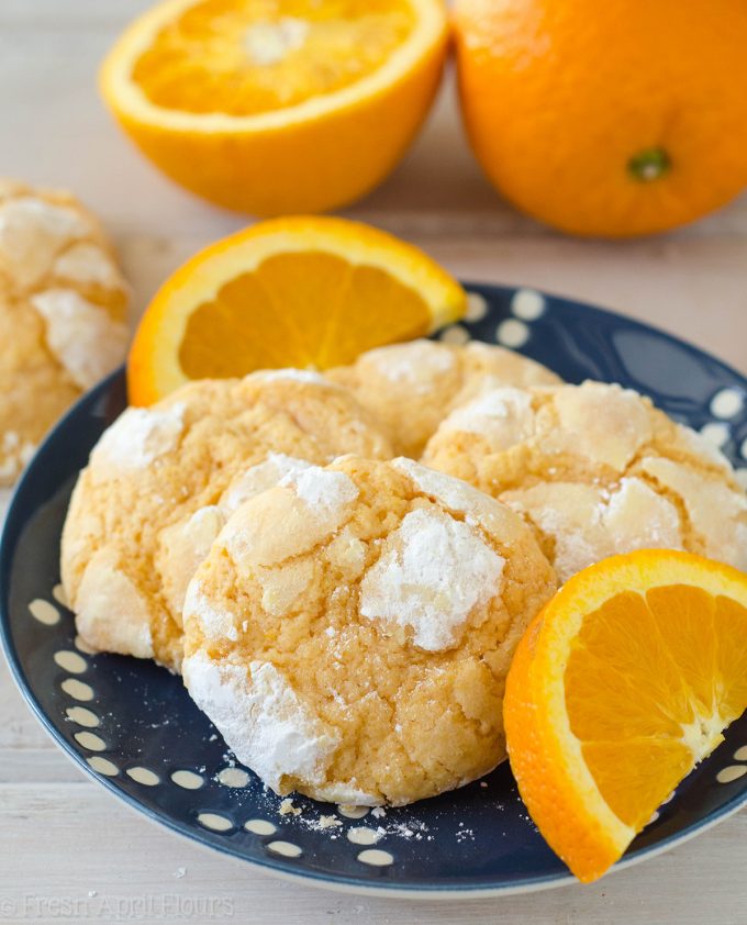 Galletas cremosas de color naranja: galletas crujientes y agrias con sabor a naranja brillante.