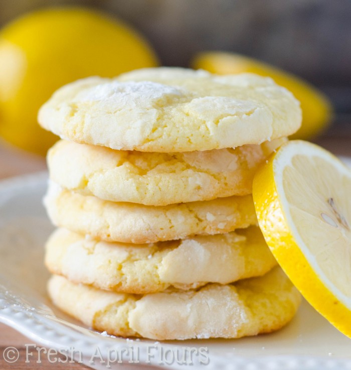 Galletas arrugadas de limón: Galletas arrugadas dulces y agrias con sabor a limón brillante.