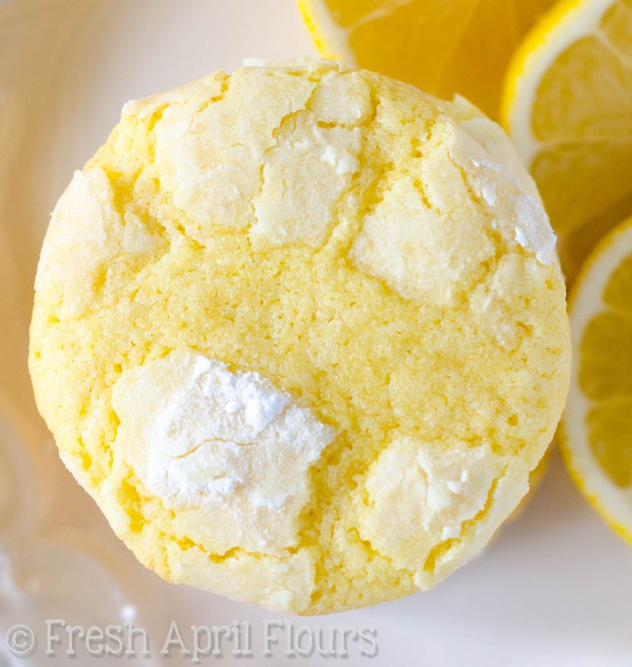 Galletas arrugadas de limón: Galletas arrugadas dulces y agrias con sabor a limón brillante.