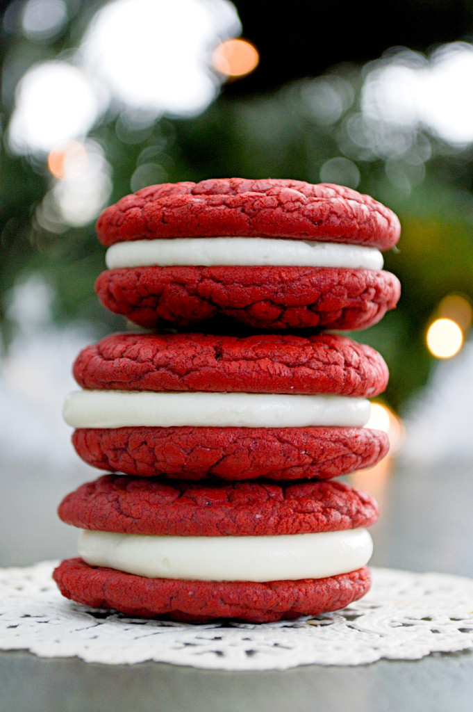 Galletas de terciopelo rojo con queso crema Frosting