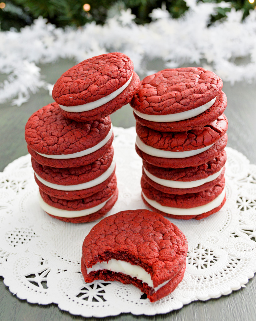 Galletas de terciopelo rojo con queso crema Frosting