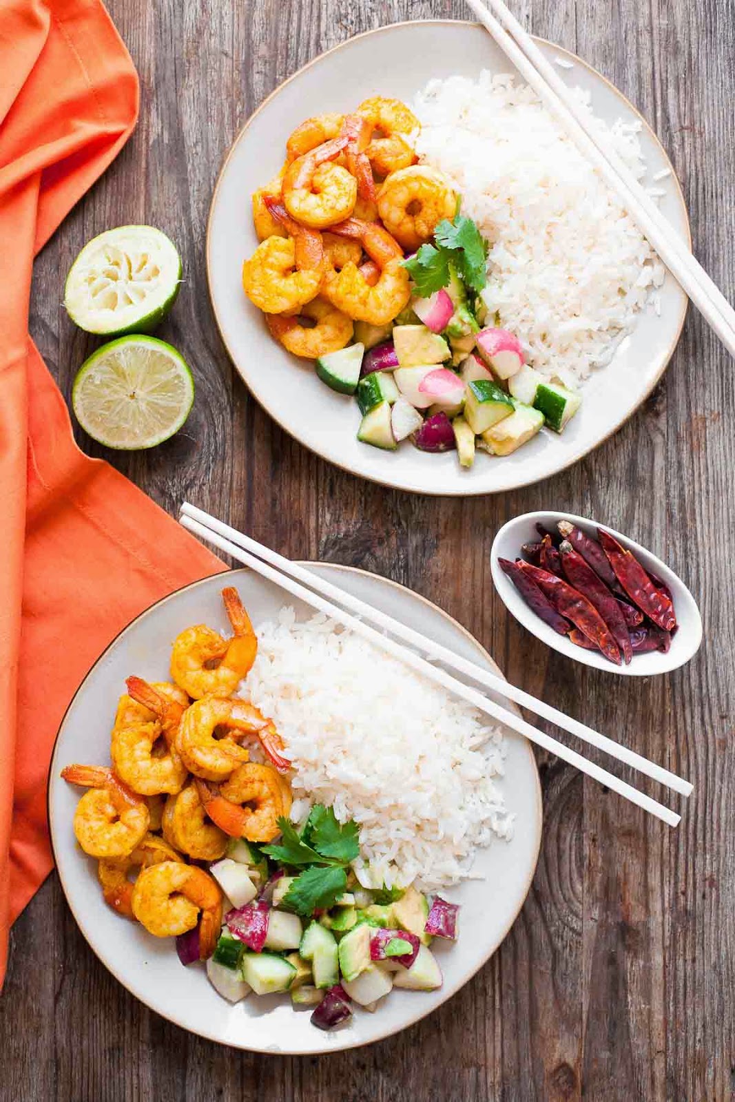 Langostinos birmanos con ensalada de pepino y aguacate - Comida paleo fácil de 30 minutos | acalculatedwhisk.com