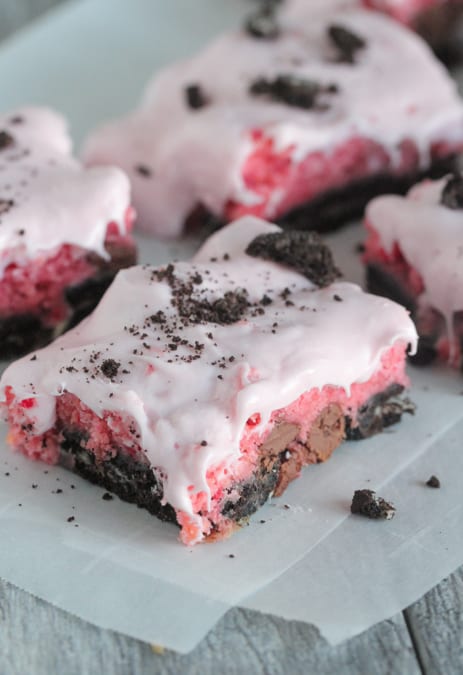 Gooey Oreo Strawberry Cake Bars