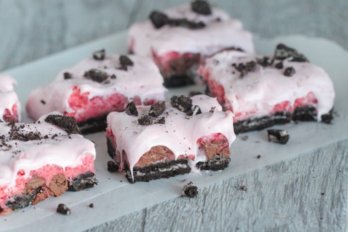 Gooey Oreo Strawberry Cake Bars