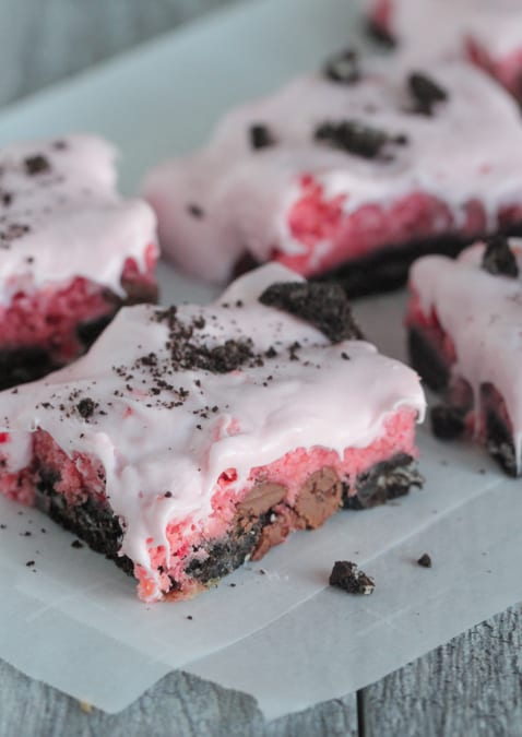 Gooey Oreo Strawberry Cake Bars
