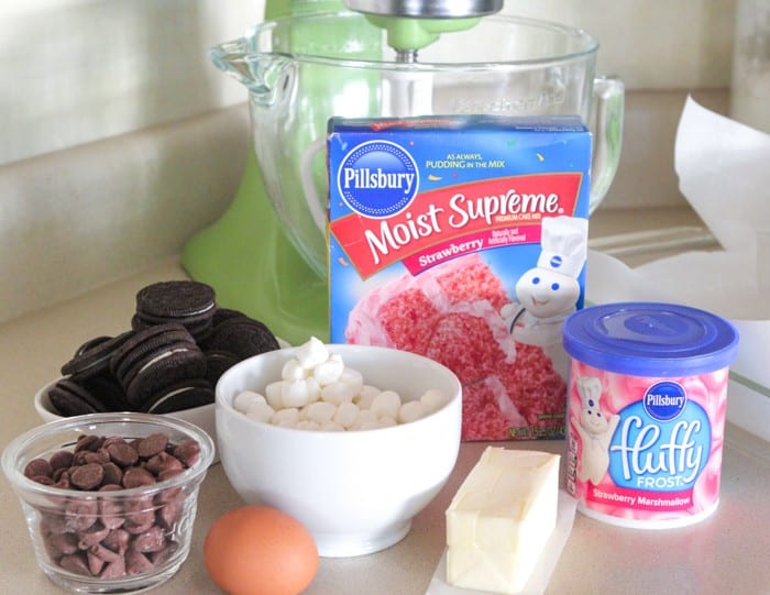 Gooey Oreo Strawberry Cake Bars