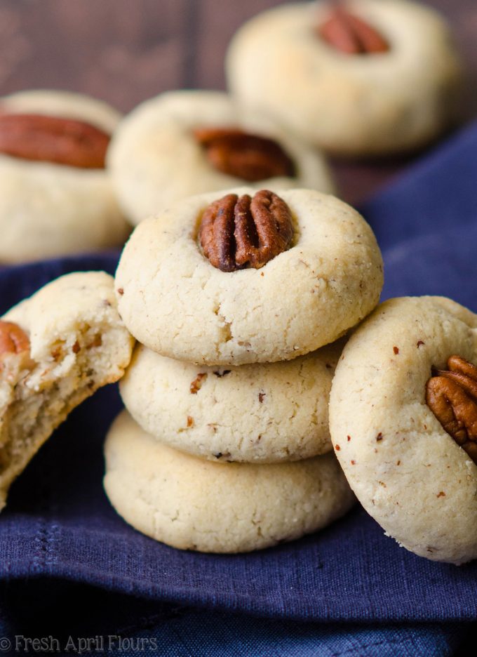 Sandies de pacana con harina de almendras: una receta fácil de un bol para las galletas de nuez con mantequilla sin gluten.