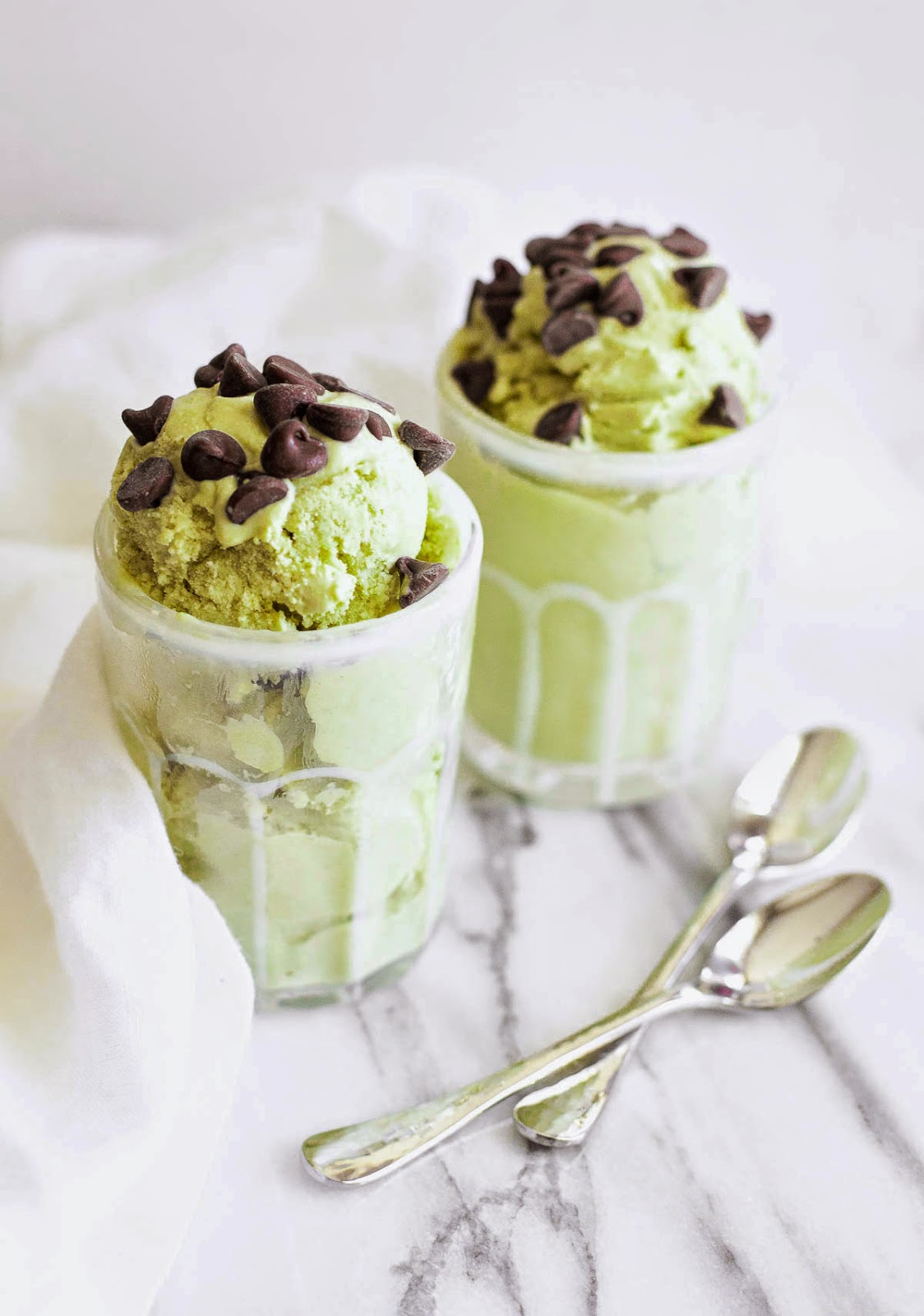 Helado de aguacate Matcha | acalculatedwhisk.com