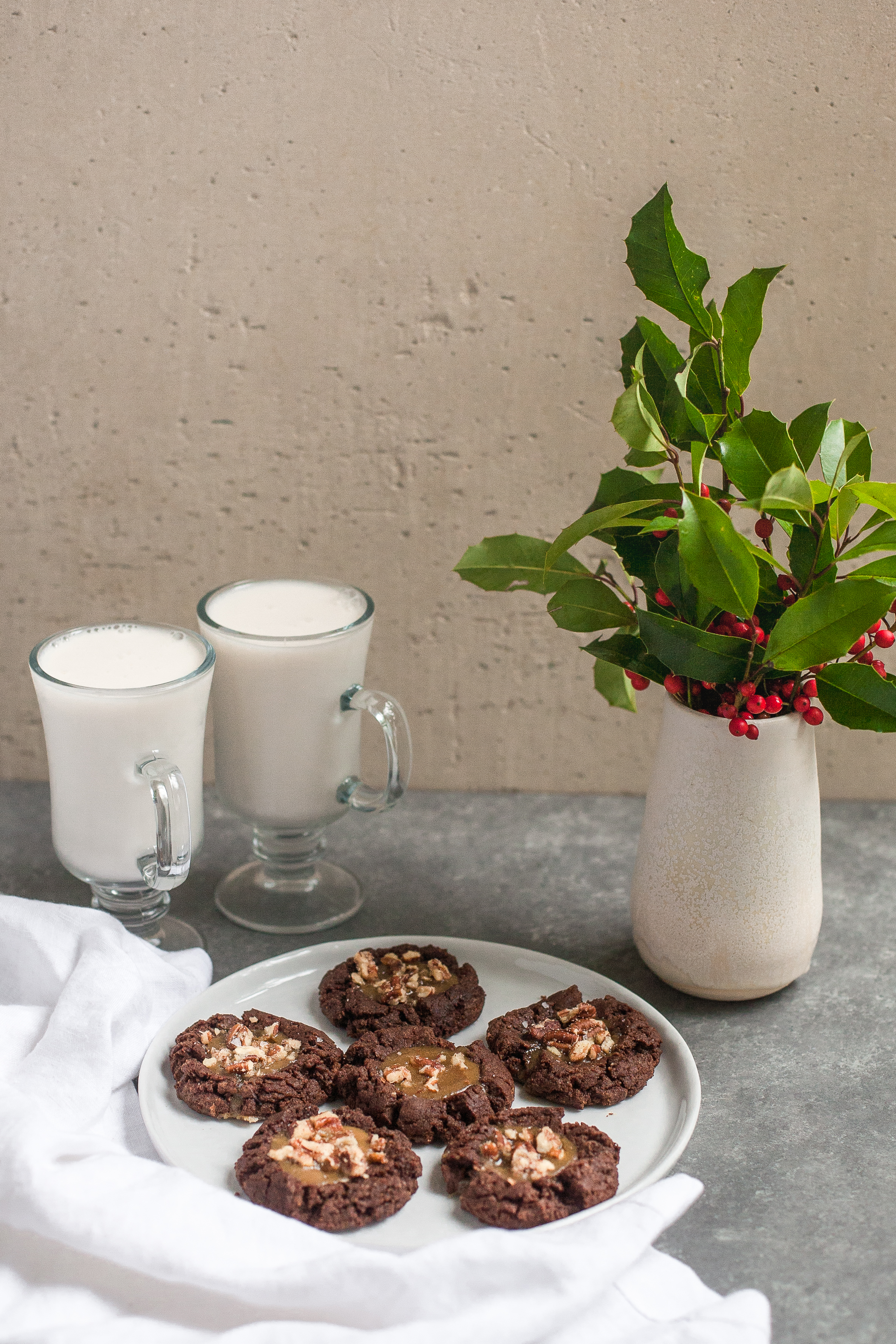 Huellas de chocolate con mantequilla de almendra y caramelo de arce (sin gluten, sin grano)