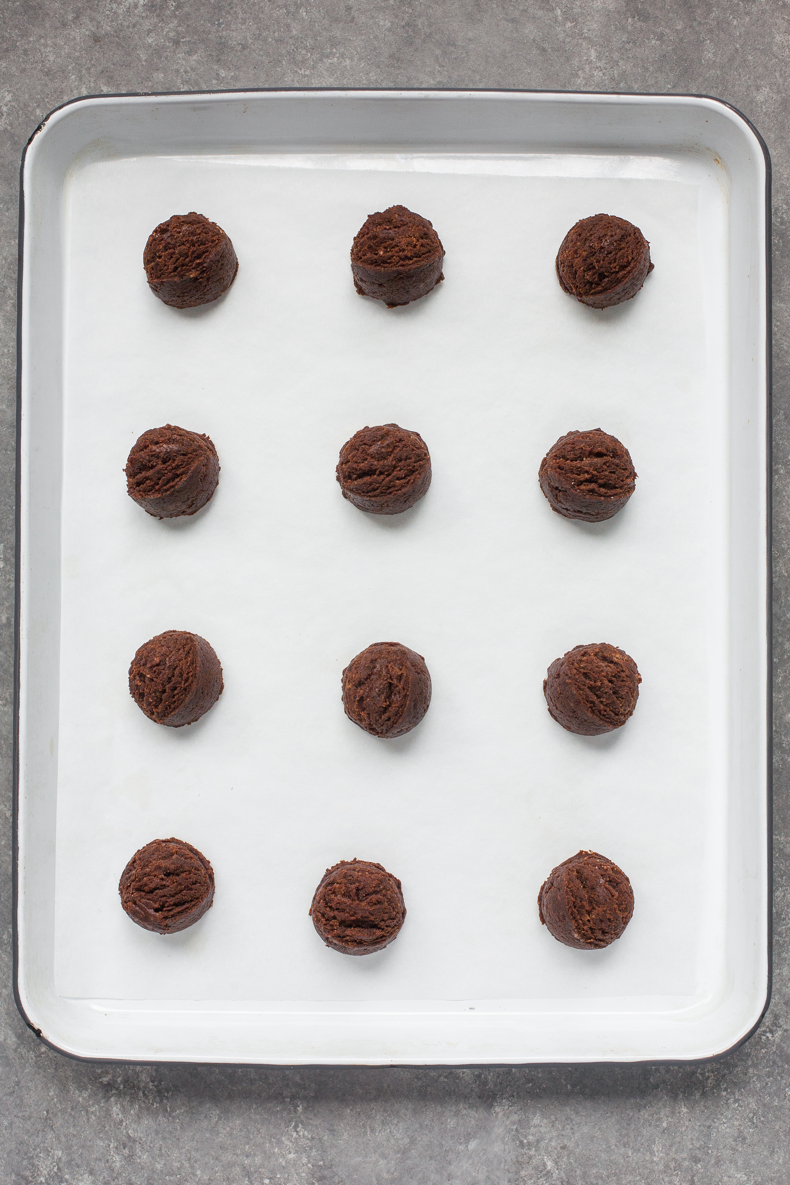 Huellas de chocolate con mantequilla de almendra y caramelo de arce (sin gluten, sin grano)