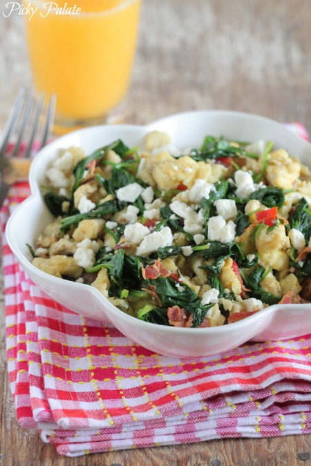 Huevos Verdes y Jamón Scramble Estilo Mediterráneo
