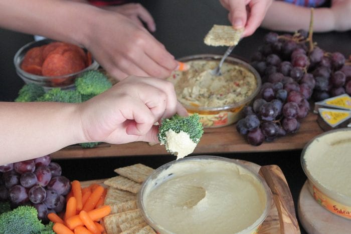 Cómo armar una placa de hummus