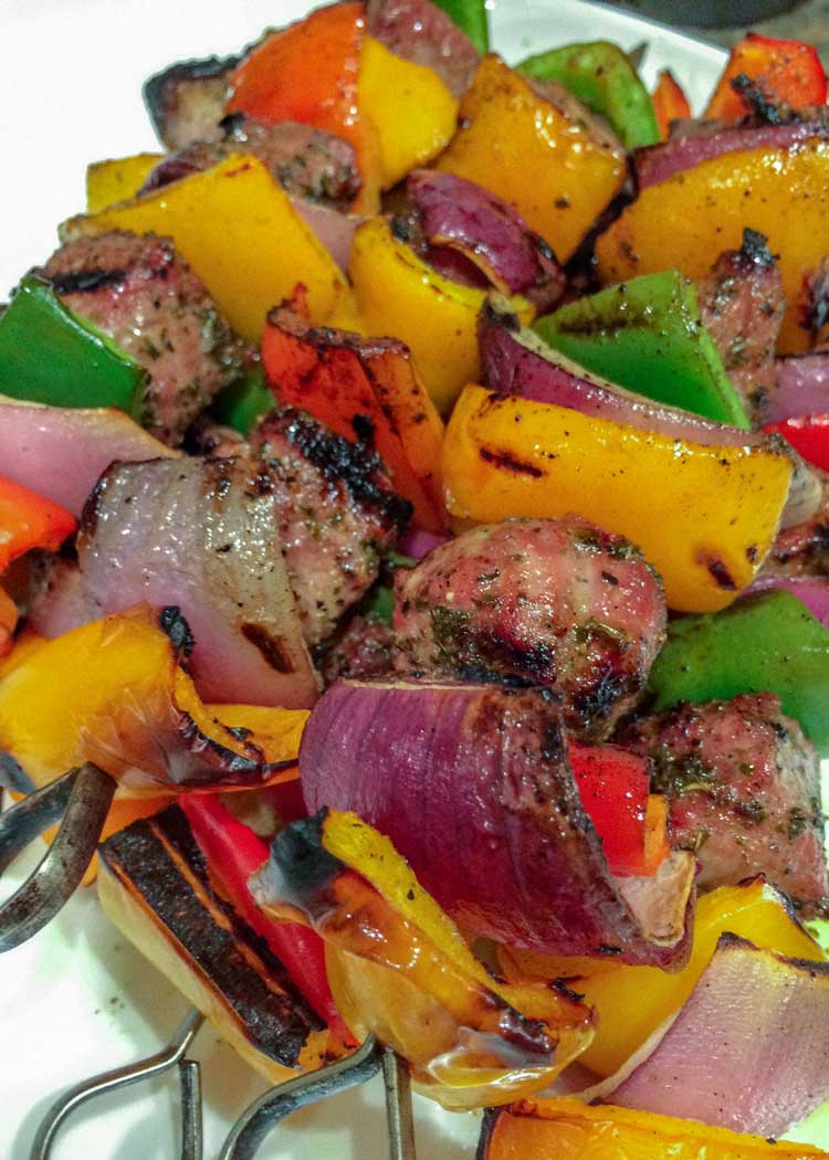 Kebobs de cordero con miel y menta