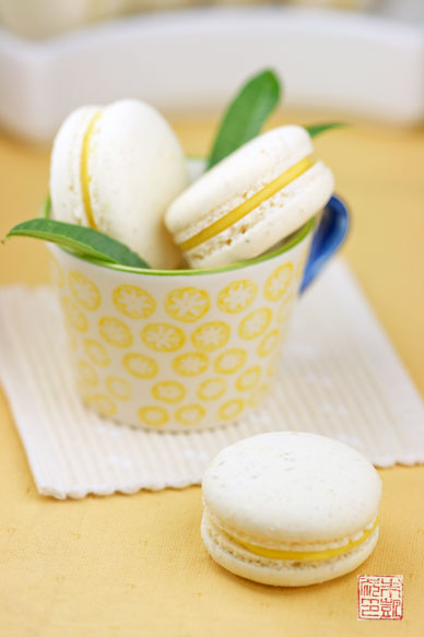 Italian Meringue Macarons on dessertfirstgirl.com