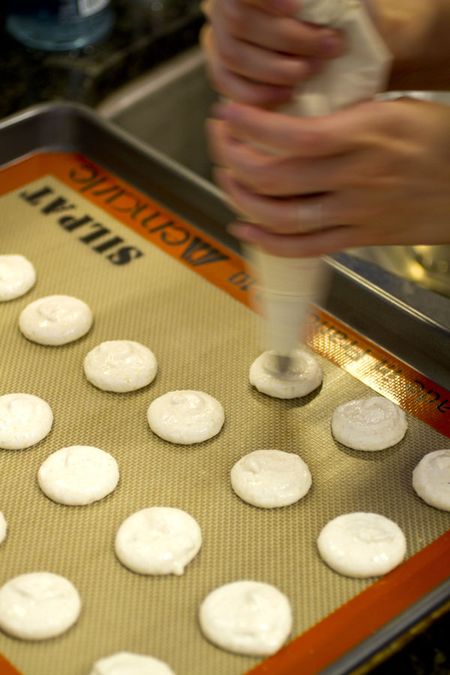 Piping macarons