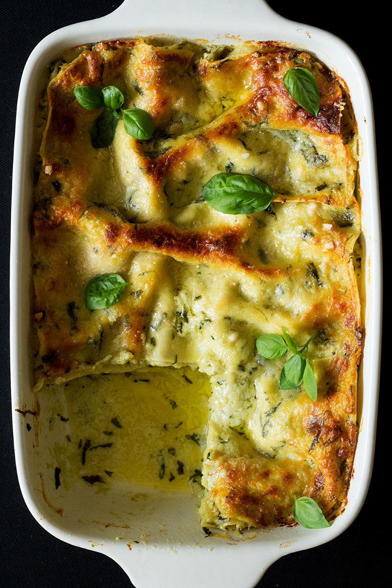 Esta lasaña de pesto cremoso y con queso te dejará sin aliento. Estarás gritando