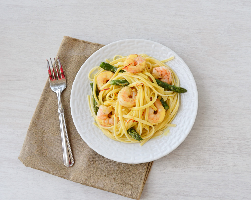 Linguine De Camarones Con Salsa De Crema De Azafrán