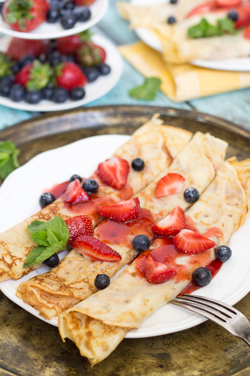 Los panqueques suecos se pueden rellenar o cubrir con cualquier ingrediente dulce que te guste. Esta receta requiere solo 5 ingredientes y es super simple!