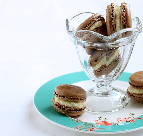Macarons de chocolate con crema de mantequilla de naranja