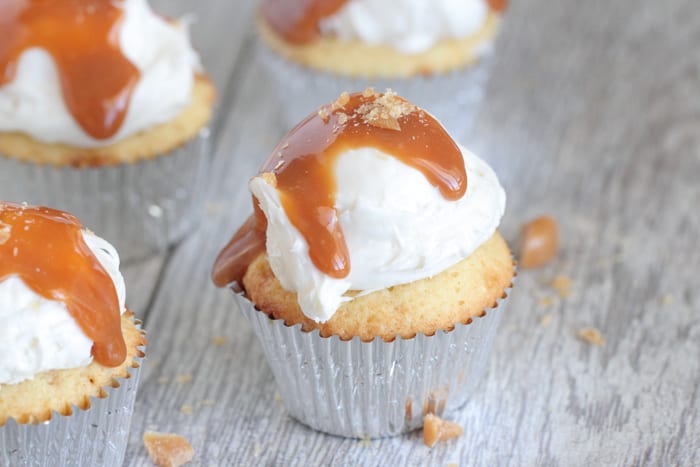 Magdalenas De Caramelo Con Pastel De Mantequilla Amarilla Casera