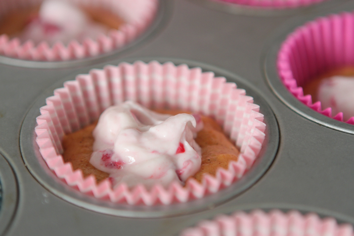 Muffins De Calabaza Remolino De Frambuesa Y Crema-9