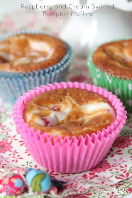 Muffins de calabaza con forma de frambuesa y crema de