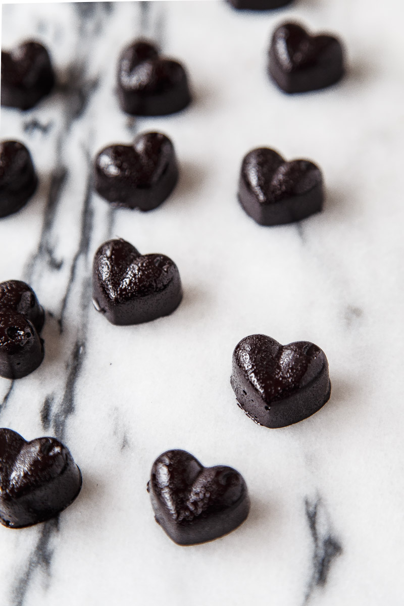  Corazones de regaliz negros hechos en casa (¡Mi corazón negro y frío!) 
