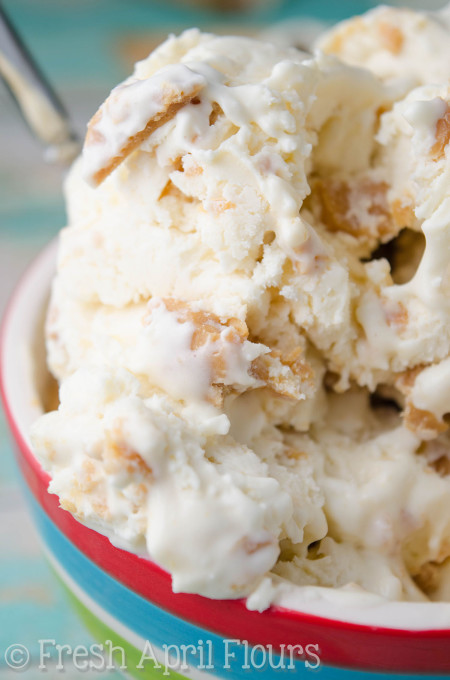 Sin helado de ondulación de mantequilla de maní: fácil, dos ingredientes, sin helado de remover con arrugas de mantequilla de maní.
