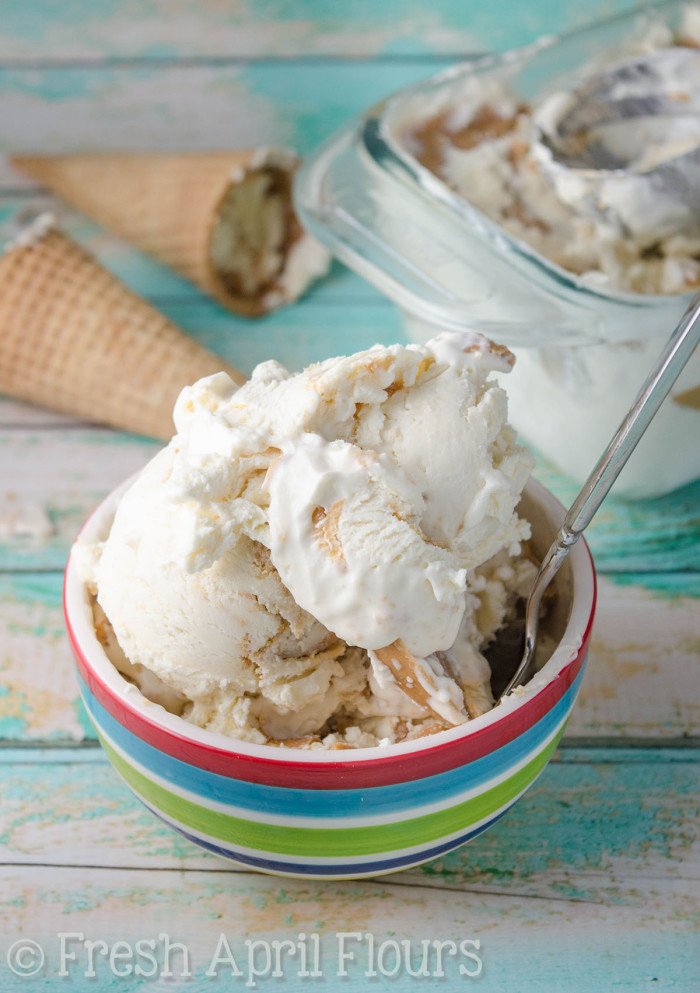Sin helado de ondulación de mantequilla de maní: fácil, dos ingredientes, sin helado de remover con arrugas de mantequilla de maní.