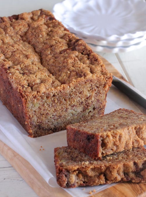 Pan de plátano tostado y caramelizado con salsa de avena 