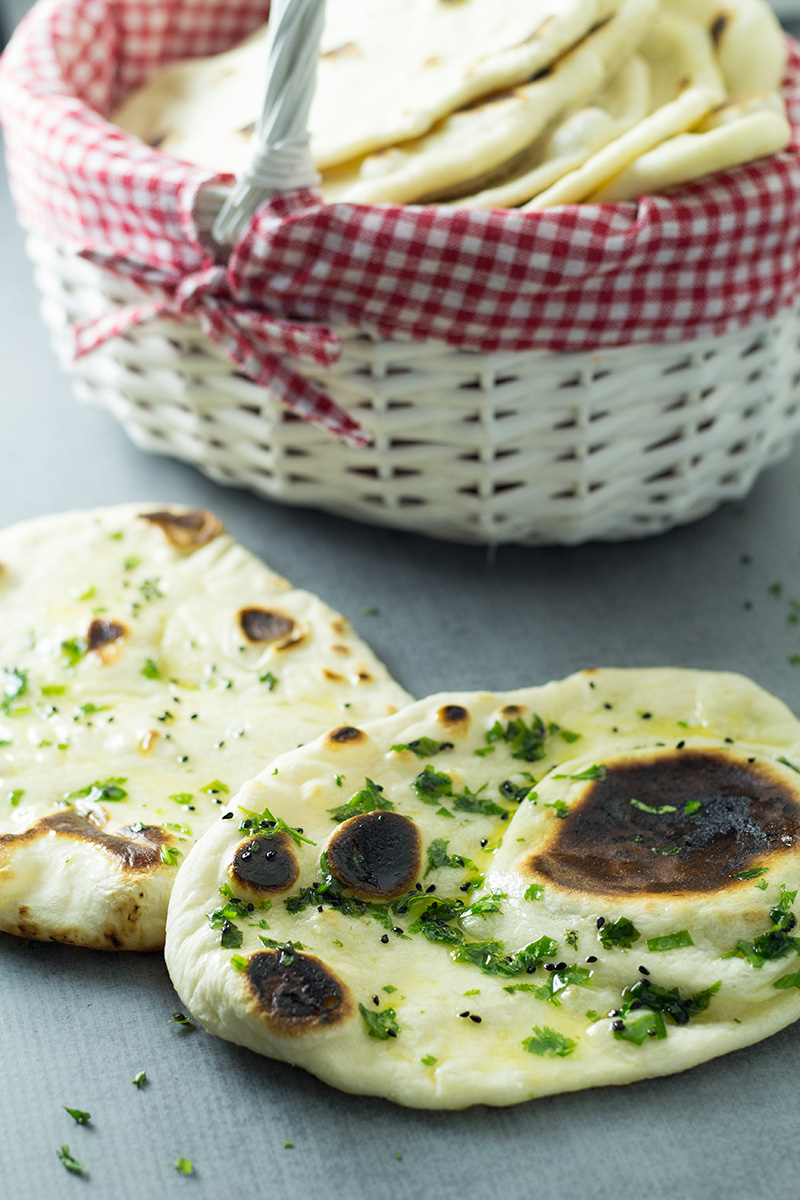 Cómo hacer pan Naan en casa + receta india auténtica #indian #bread | cookingtheglobe.comComo hacer pan Naan en casa + receta india auténtica #indian #bread | cocinartheglobe.com