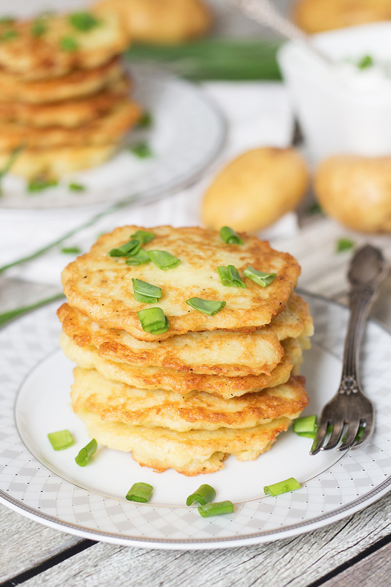 ¡Estos panqueques de patata polacos son increíblemente deliciosos y requieren solo algunos ingredientes simples para hacer! | cocinartheglobe.com