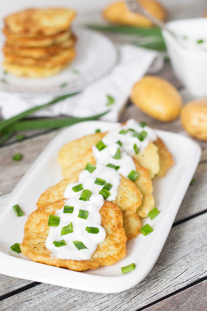 ¡Estos panqueques de patata polacos son increíblemente deliciosos y requieren solo algunos ingredientes simples para hacer! | cocinartheglobe.com