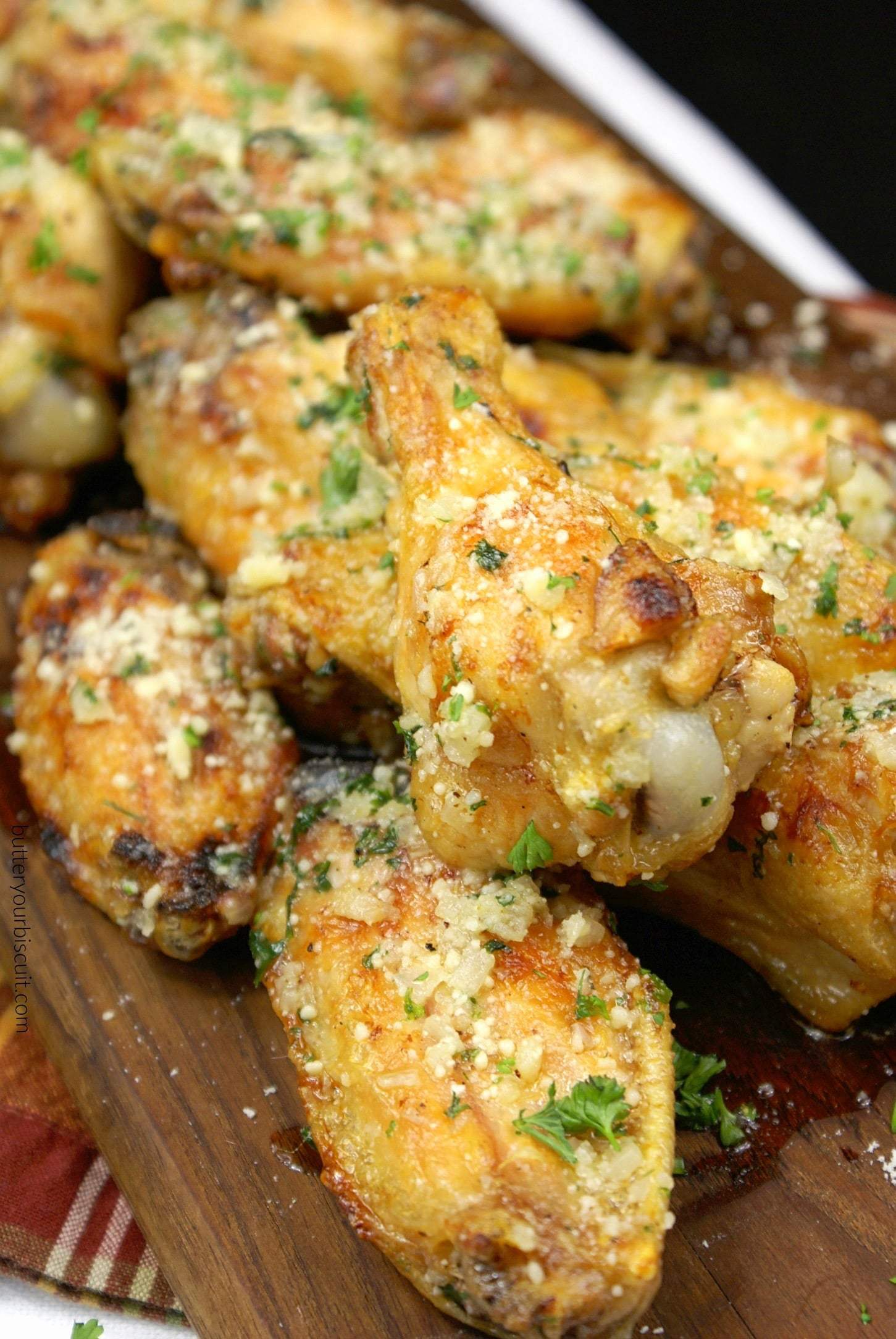 Alitas de pollo parmesano crujientes al horno