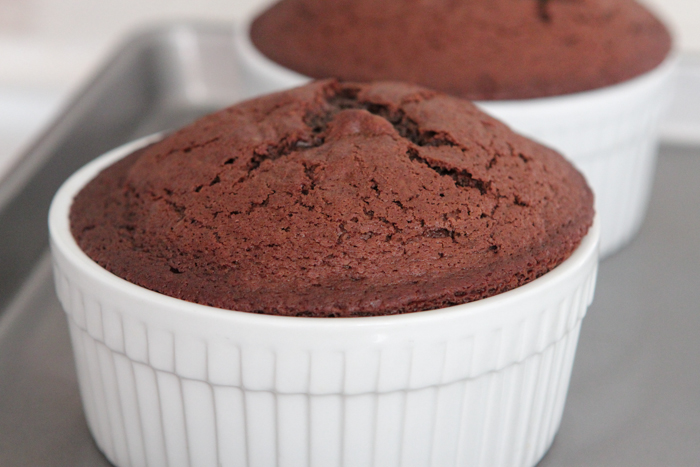 Pastel doble de chocolate Butterfinger en capas-13