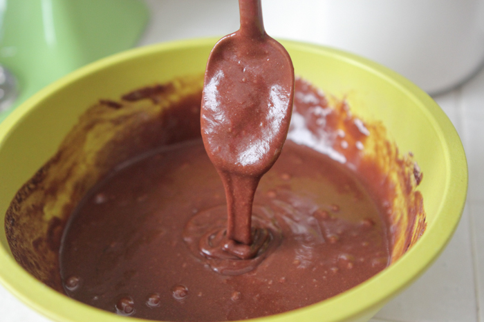 Pastel doble de chocolate Butterfinger en capas-9