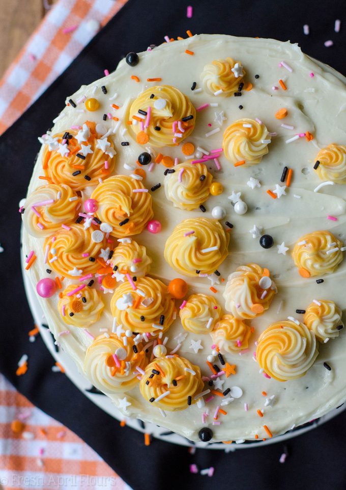 Black Velvet Layer Cake: ¡La clásica torta de terciopelo rojo obtiene un cambio de imagen espeluznante en esta edición de terciopelo negro perfecta para Halloween!