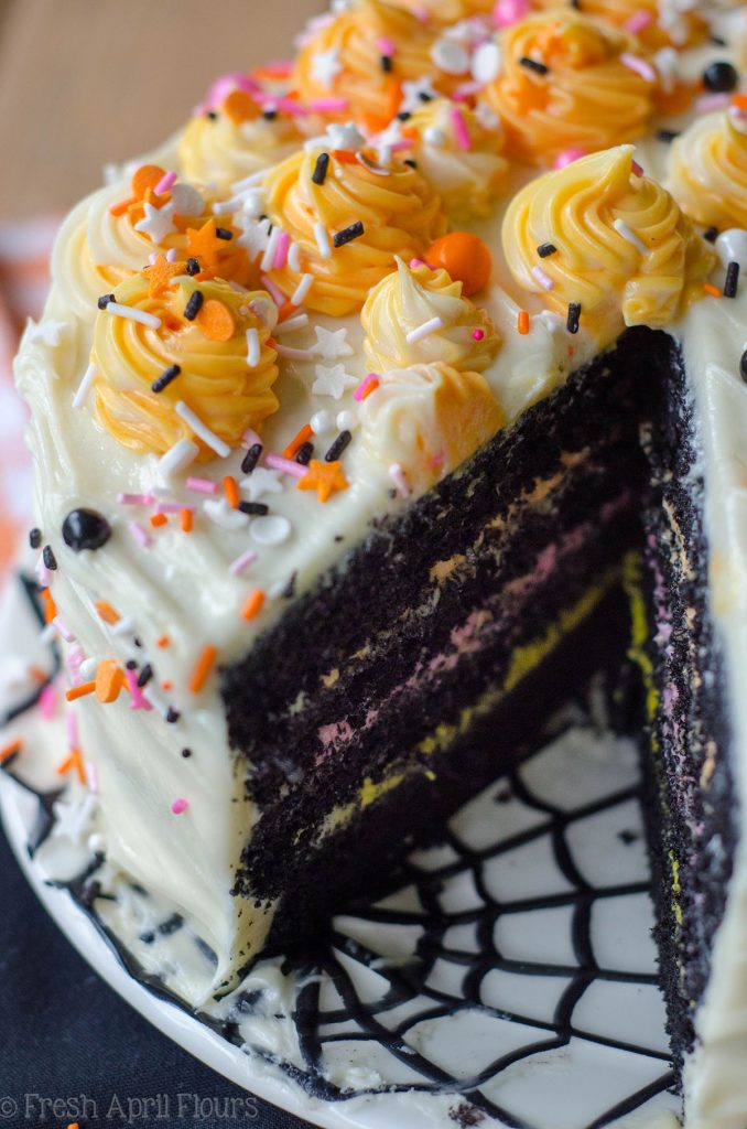 Black Velvet Layer Cake: ¡La clásica torta de terciopelo rojo obtiene un cambio de imagen espeluznante en esta edición de terciopelo negro perfecta para Halloween!