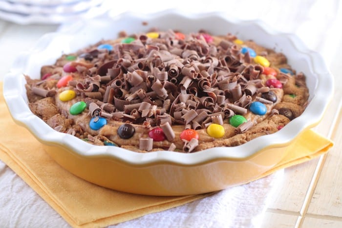 Pastel de mantequilla de maní con costra de galleta M;M