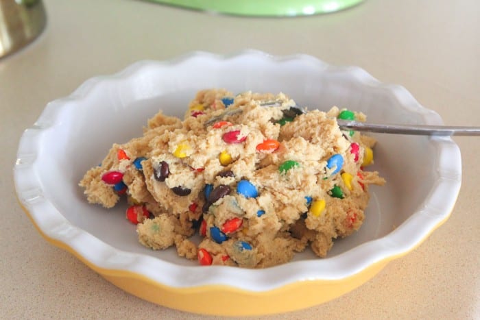 Pastel de mantequilla de maní con costra de galleta M;M