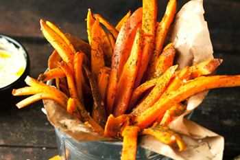 Papas Fritas Dulces Al Horno Con Aguacate Griego Yogurt Dip | 31Daily.com