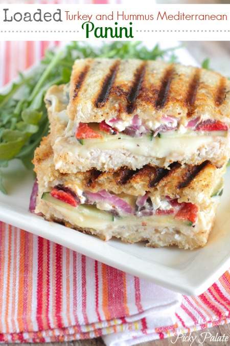 Pavo cargado y Hummus Mediterráneo Panini